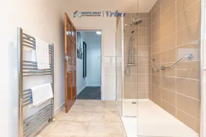 Wigan Work-Ready 3BR House Sleeps 6 Guests - Image 4