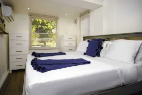 Modern, high standard, 100 metres to beach, short walk to Oistins - Image 5