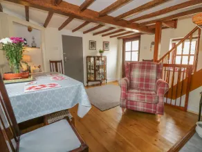ROSE COTTAGE, pet friendly, with a garden in Felixstowe, Suffolk - Image 2