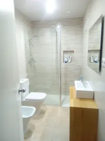 CLIMATISATION, PISCINE, PARKING, WI-FI.PARFAIT POUR LES FAMILLES ET LES COUPLES - Image 5