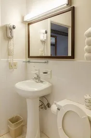 Family-Friendly Inn | Minutes to Palmyra Bowling Alley | Free Breakfast - Image 5