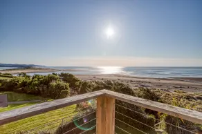 Star of the Sea! Ocean Front Vacation Home in Taft District,Private Beach Access - Image 3