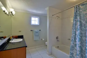Amazing MoBay Country Club Rental!Fresh Decor. Perfectly Priced. 🇯🇲 - Image 4
