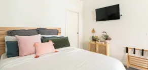 Stylish apartment close to amazing Melbourne offerings. - Image 5