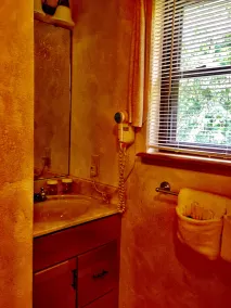 Forest View two bedroom, two bath Harbor North luxury loft cottage with private hot tub o Lake on Ouachita. by RedAwning - Image 4