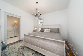 Relax at this charming, cozy DT hideaway - Pet friendly - Image 3