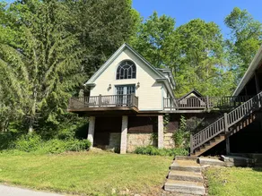 Cozy little cabin with creek access.  Great for fishing or tubing! - Image 5