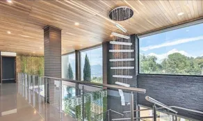 Luxurious 5 bedroom house with beautiful views - Image 2