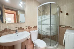 Welcome to this beautiful holiday flat in Marina d'Or! This is the place where your holiday dreams come true.Imagine waking up every morning to the gentle murmur of the sea waves right outside your window. This three-bedroom flat is located on the beachf - Image 4