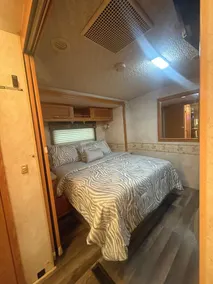 Riverside Retreat - Image 5