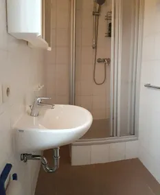 Roligt, centralt beliggende sommerhus med moderne faciliteter - Image 3