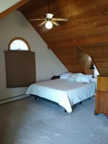 Erstaunliche Ansicht über geräumiges See-Haus. Offener Grundriss und Deck für perfekte Partys - Image 2