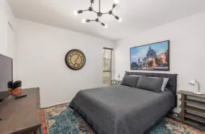 Oakwell Townhome - King Bed Suite minutes from Texas A&M - Image 4