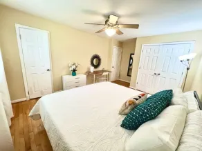 *Comfortable Townhome * King Beds * Long Term* - Image 5