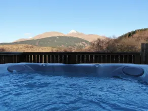 Hot tub lodge with stunning view - Image 2