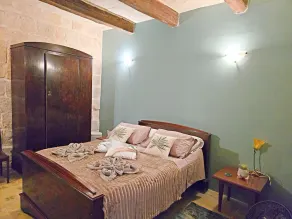 Traditional Maltese 2-Bedroom Home with Private Hot Tub - Steps Away from Valletta - Image 2