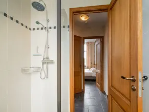 Spacious apartment in a 16th-century castle - Image 3