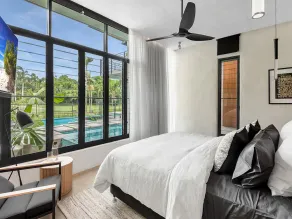 8 Beachfront Mirage - 6 Bedroom Luxury Home in Exclusive Position - Image 5