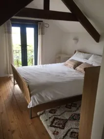 Cosy, quiet space in pretty countryside with access to fields. 20 mins to coast. - Image 5