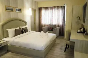 Hotel Mayvillas Luxury Boutique Stay - Image 2
