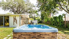 Close to beaches with hot tub and large garden - Image 4
