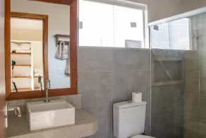 Casa em Condomínio Fechado a Poucas Quadras da Praia e do Centrinho - Image 2