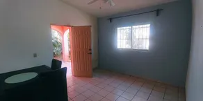 Bonita planta baja con 2 recamaras y un baño, jardín con asador y cochera. - Image 2