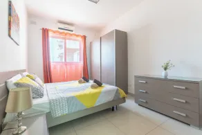 Spacious Penthouse w Side Sea View - Image 5