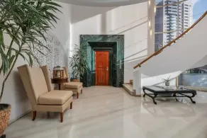 Stunning Luxury Penthouse with Spa and Concierge - Image 2