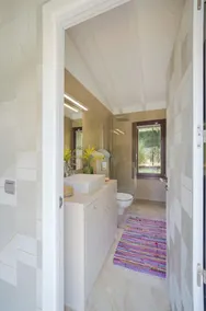 Fantastisk villa med modern design på berget på unikt läge, terrasser och pool - Image 4