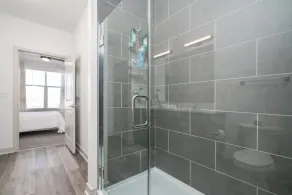 Lovely 2-bedroom-free Parking - Image 3