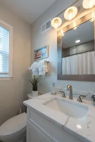 Airy Downtown 1BR w/ Parking - Image 2
