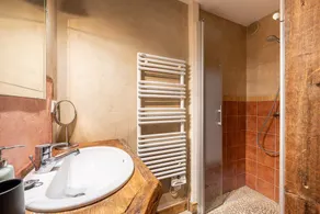 Chalet \"Alouette\" with Private Terrace, 2 Balconies & Wi-Fi - Image 2