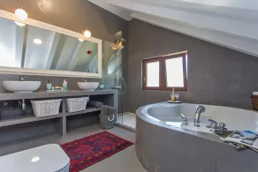 Luxury Villa Dolce Vita with Pool - Image 2
