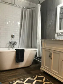 Restored 1800s Farmhouse in Beautiful Hocking Hills - Image 3