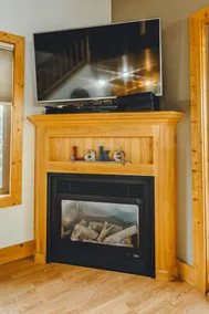 Lakeside 3-bdrm chalet cabin near Alexandria - minutes from Carlos Creek Winery! - Image 5