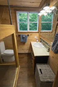 Darling cottage near entrance to Letchworth State Park  overlooking Silver Lake! - Image 3