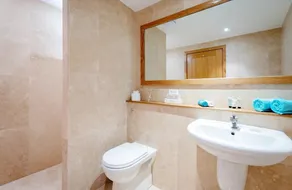 2 minutes walk from 2 fabulous beaches - Image 4