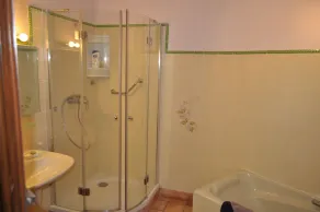 Casa grande com piscina de hidromassagem, 5 quartos com banheiro privativo e wc - Image 3