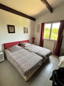 Smuk fredelig, blomstret villa 8 km fra havet. - Image 2