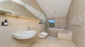 Allure Bay Views and Wifi - Image 3
