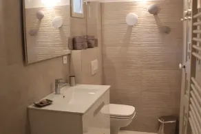 Beautiful house with garden 50 meters from the beach - Image 5
