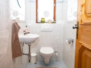 Holiday Flat with Pool Access - Image 5