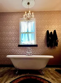 Spacious and Elegant Condo in Downtown Hillsboro - Image 3