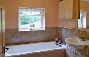 Detached large cottage with hot tub close to zip world and Snowdon - Image 2