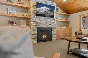 Riverfront luxury on White Pass with hot tub, firepit, and game room - Image 2