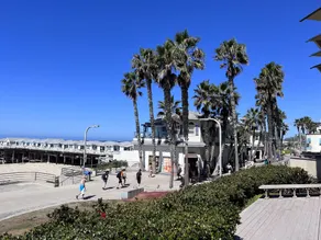 Top Floor Ocean Front Remodeled Condo - Image 2