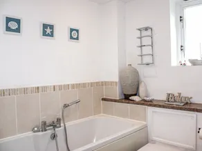 ESTUARY VIEW, pet friendly in Kingsbridge - Image 2