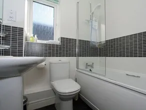 4 bedroom accommodation in Padstow - Image 3