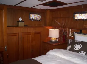 Green Turtle II Luxury Yacht B & B Boston Harbor Boston # 1 B & B - Image 3